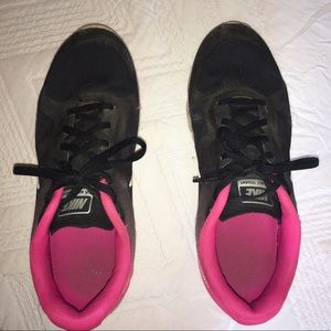 AIRMAX Nike tennis shoes.